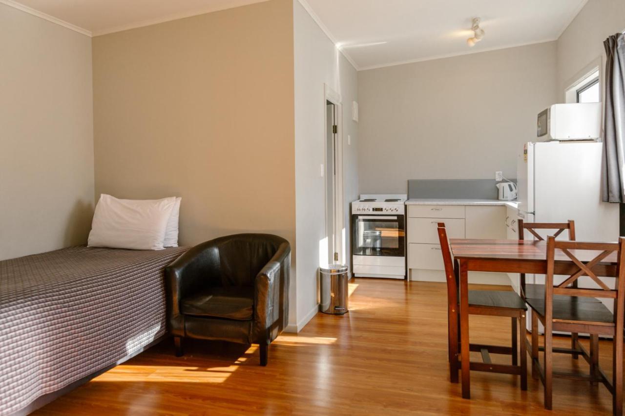 Sunset Motel Thames Room photo